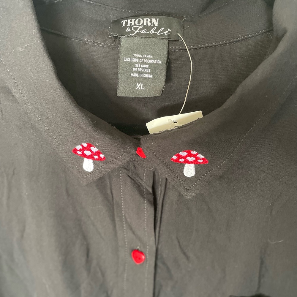 NWT Thorn & Fable Black Mushroom Heart Button Up Size XL - Picture 4 of 7